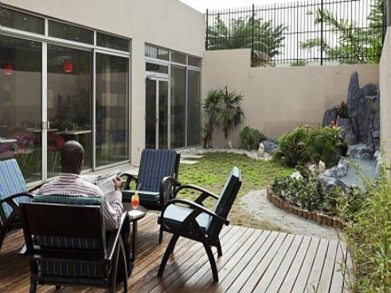 Hotel Ibis Styles Abidjan Plateau Exterior foto