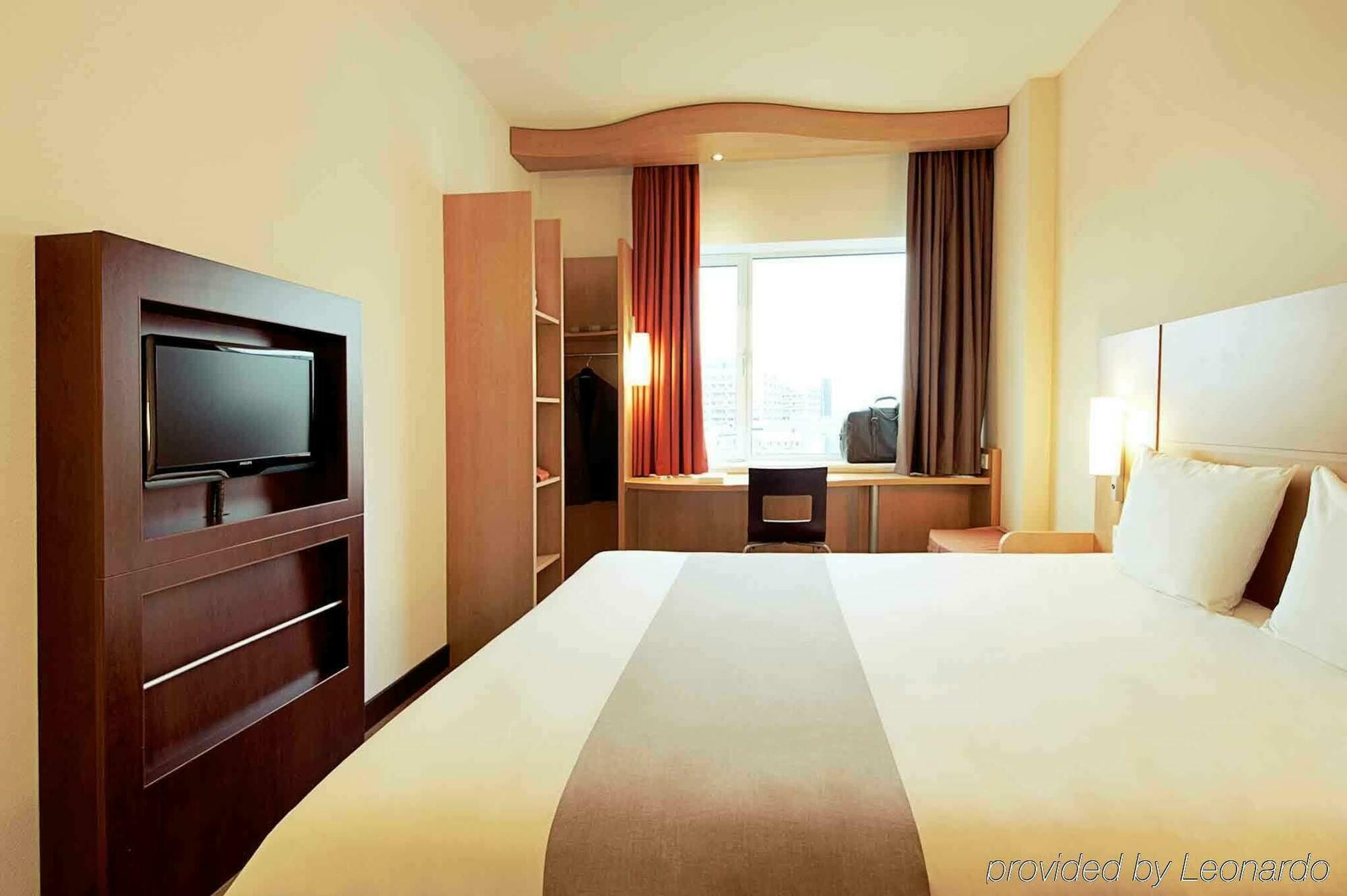 Hotel Ibis Styles Abidjan Plateau Exterior foto